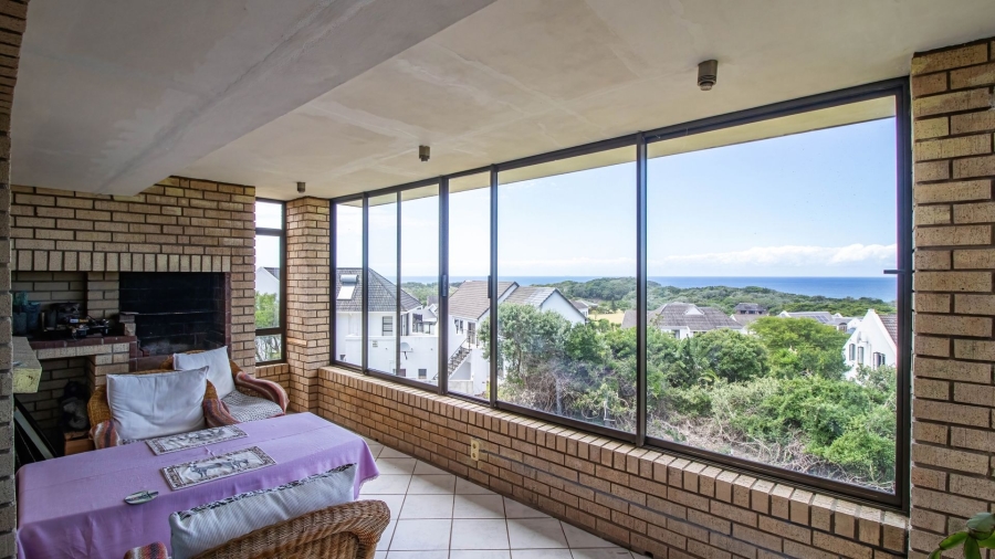 4 Bedroom Property for Sale in Cove Rock Eastern Cape